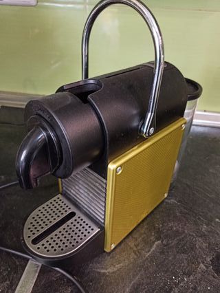 Cafetera Nespresso DeLonghi Pixie Lima