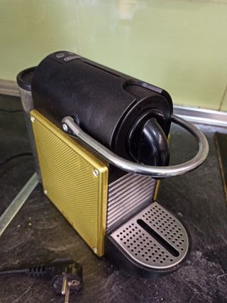 Cafetera Nespresso DeLonghi Pixie Lima