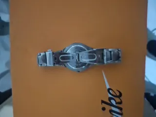 Reloj de pulsera Quartz plateado y negro