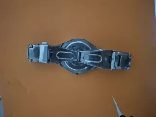 Reloj de pulsera Quartz plateado y negro