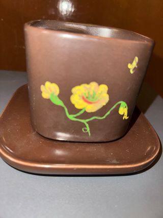 Tazza in ceramica dipinta a mano