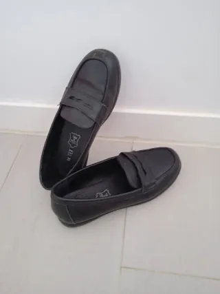 Zapatos negros tipo mocasín