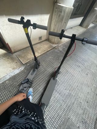 Patinete Eléctrico Xiaomi 4 El de la derecha