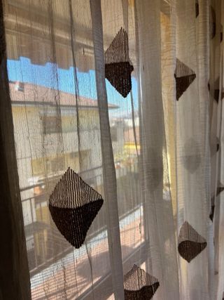 Tende beige con rombi marroni