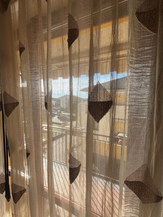 Tende beige con rombi marroni