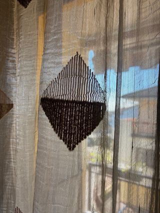 Tende beige con rombi marroni