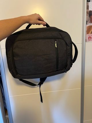 Mochila gris multiusos