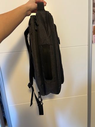 Mochila gris multiusos