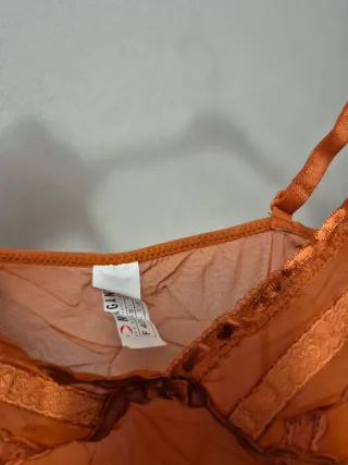 Top arancione in pizzo