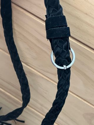 Bolso negro con flecos