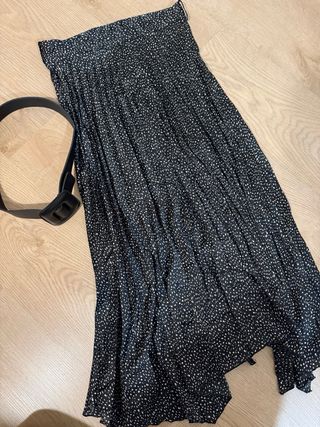 Falda plisada Zara negra y blanca