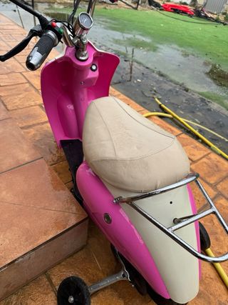 Moto eléctrica infantil rosa y blanca