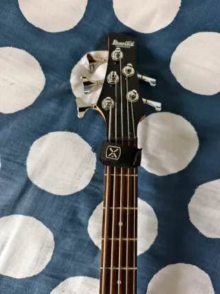 Bajo Ibanez GSR205 Negro 5Cuerda Con sus accesoros