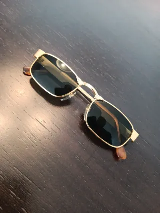 Gafas de sol vintage doradas y negras