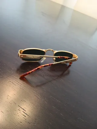 Gafas de sol vintage doradas y negras