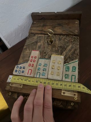 Buzón rústico de madera decorado