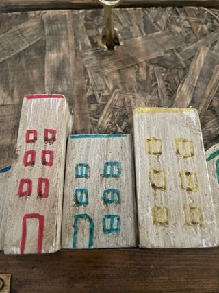 Buzón rústico de madera decorado