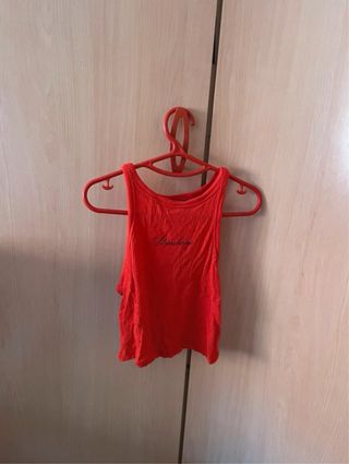 Top rojo con bordado