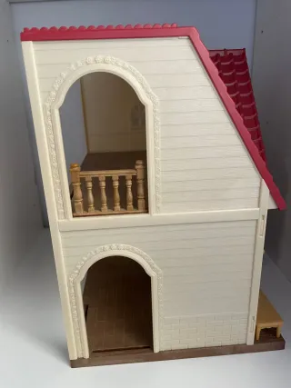 Casa Sylvanian Families con Muebles y conejita.