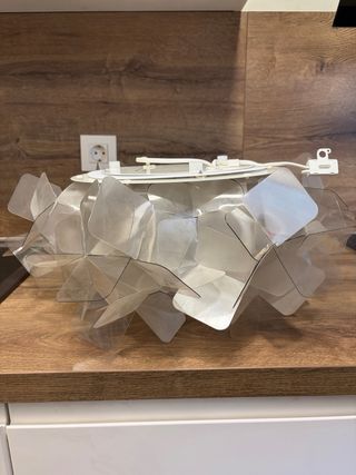 Lámpara de cristales transparente y blanca