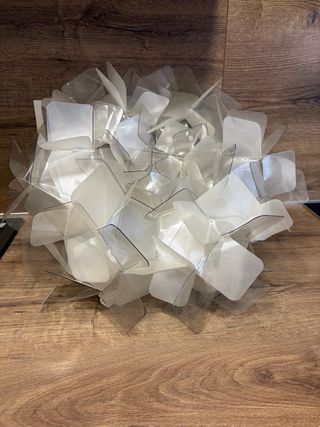 Lámpara de cristales transparente y blanca