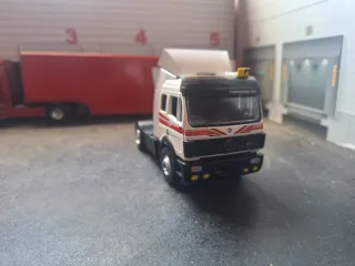 Camión Mercedes Eligor 1:43