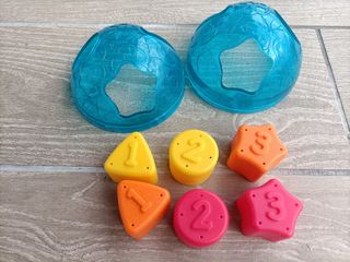 Bola encajable Playgro con formas