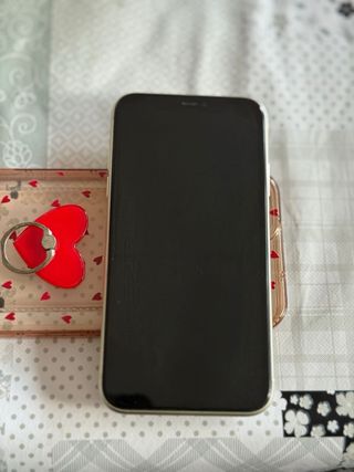 iPhone 11 Blanco 64GB + Cargador 20W + Fundas