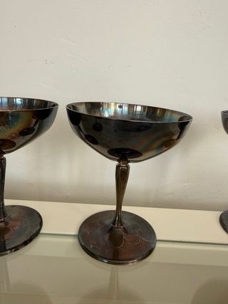 Antiguas copas de cava metálicas