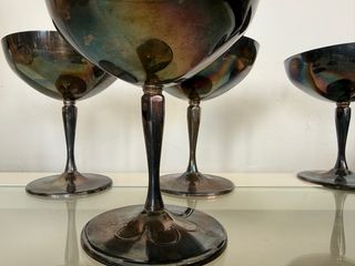 Antiguas copas de cava metálicas