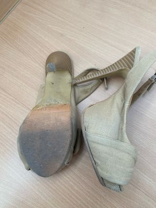 Sandalias de tacón beige
