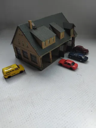 Nave/ concesionario coches en H0