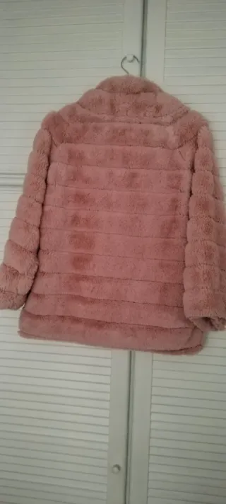 Chaquetón rosa de pelo sintético