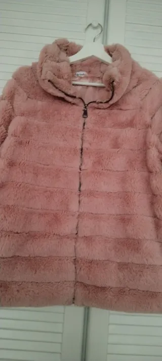 Chaquetón rosa de pelo sintético