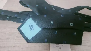 Corbata Makarthy azul con estampado de gafas