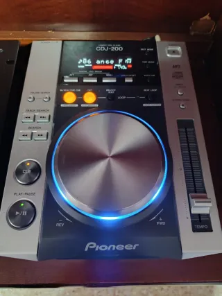 2 Pioneer CDJ-200 + Behringer NOX101