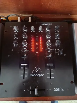 2 Pioneer CDJ-200 + Behringer NOX101
