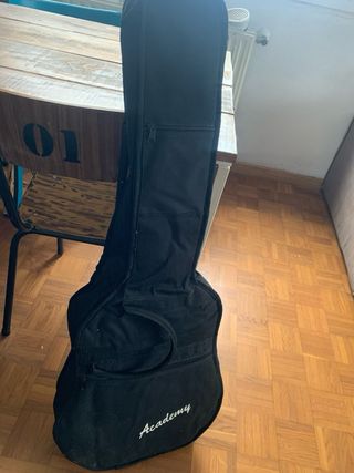 Guitarra Yamaha Clásica Le falta una cuerda