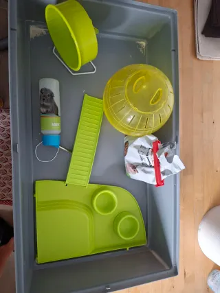 Jaula para hámster con accesorios