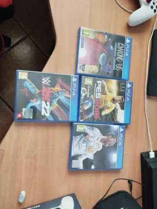 PS4 pro (PlayStation 4) Negra + Mando + Juegos