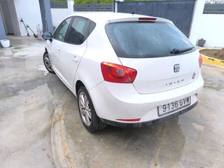 SEAT Ibiza averiado