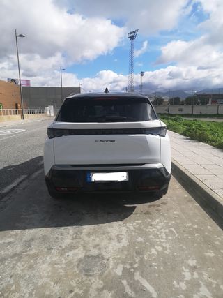 Peugeot e-5008 2024 7 plazas