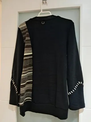 Camiseta negra 101 Idee bordada Talla M