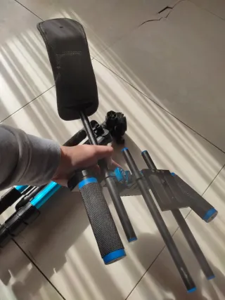 Trípode Neewer y estabilizador de cámara