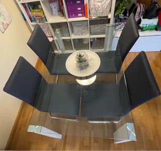 Mesa y 4 Sillas Comedor Cristal. Regalo fundas.