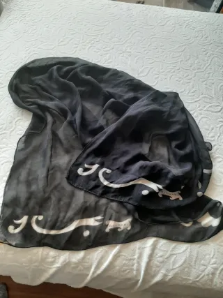 Stola Bulgari in seta nera e disegni beige