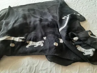 Stola Bulgari in seta nera e disegni beige