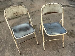 Sillas metálicas vintage beige y gris