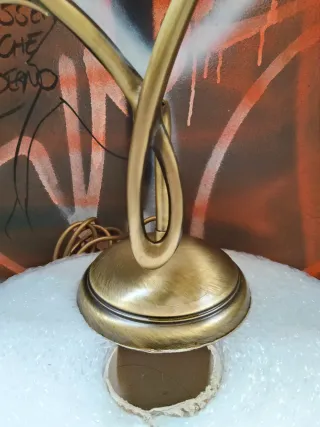 Lampada da tavolo dorata