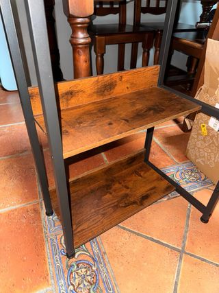 Escritorio madera oscura y metal